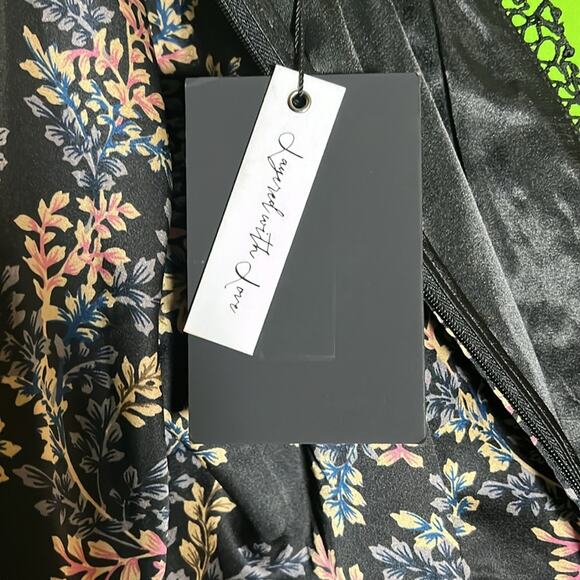 Layered with Love Blair V-Neck Lace Trim Long Sleeve Dres XS - Picture 7 of 7